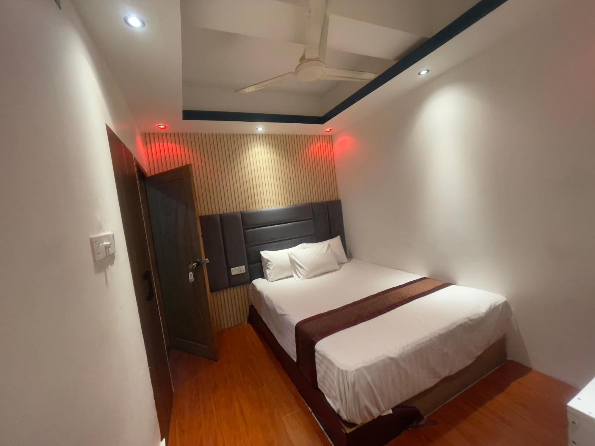 Rezala Restaurant And Residence Dhaka Bagian luar foto